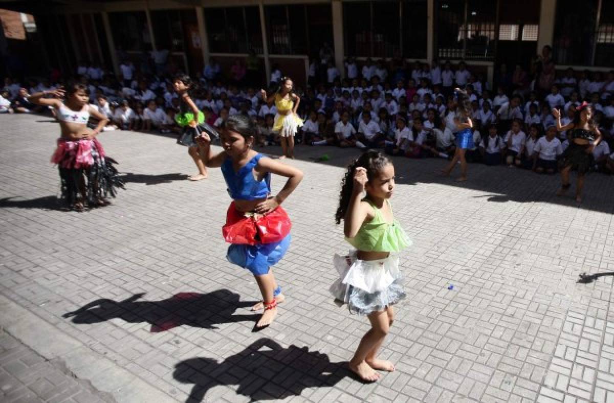 Escuela realiza su propio lanzamiento