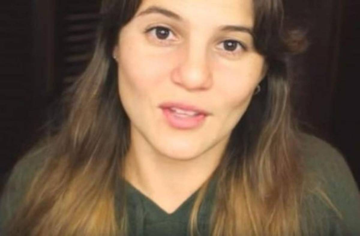 Mujer agrede a una periodista brasileña mientras transmitía en directo