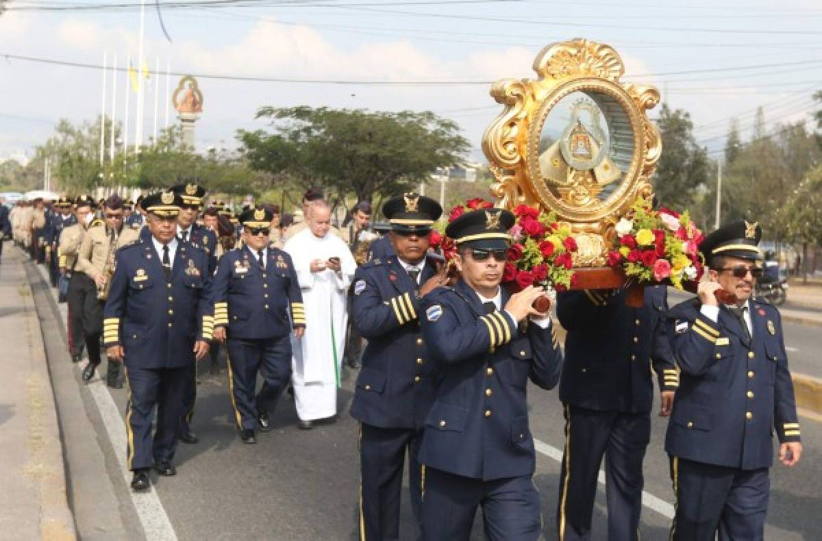 Bomberos rinden homenaje y piden protección a la Virgen de Suyapa