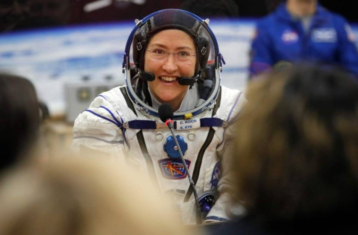 Regresa a tierra la mujer con tiempo récord en el espacio  