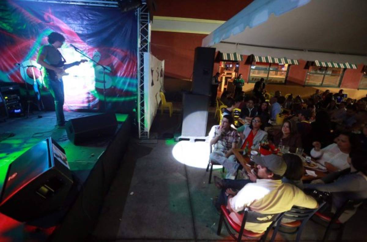 Noches al ritmo del rock en la capital de Honduras