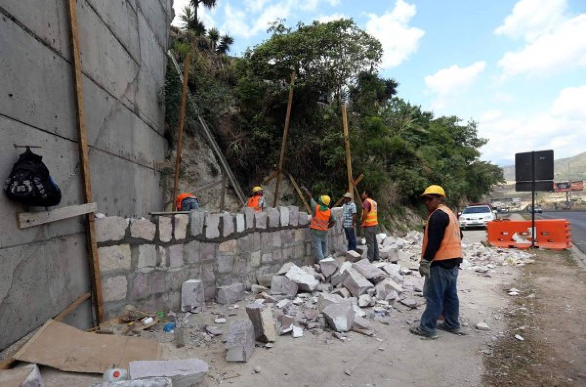 Tras denuncia refuerzan bases del puente de Las Uvas