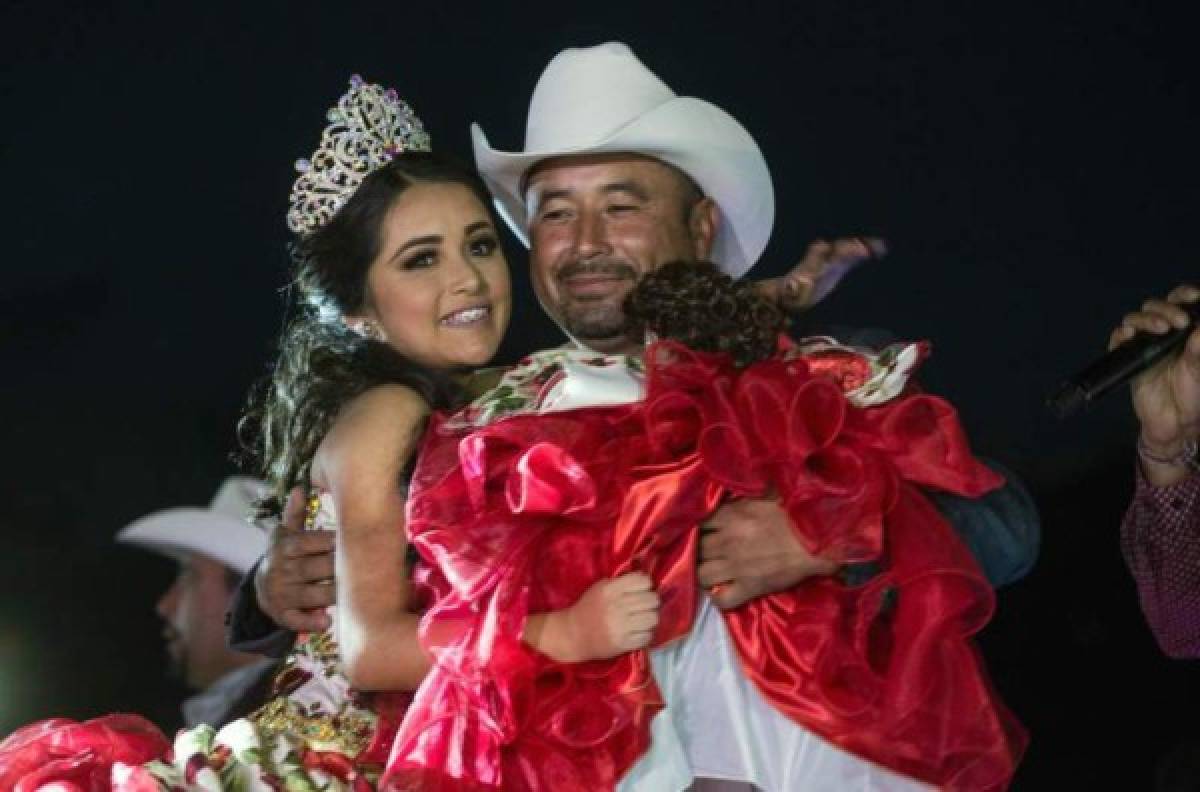 La quinceañera Rubí mostró su faceta como modelo