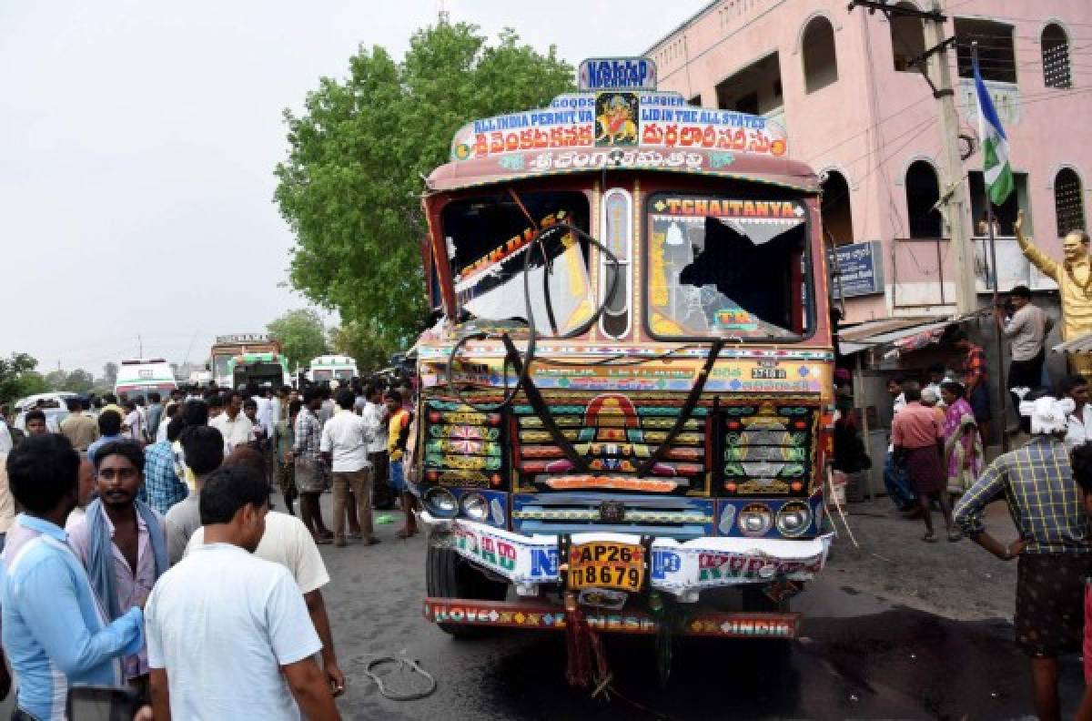 Un camión arrolla a manifestantes en India y deja al menos 13 muertos