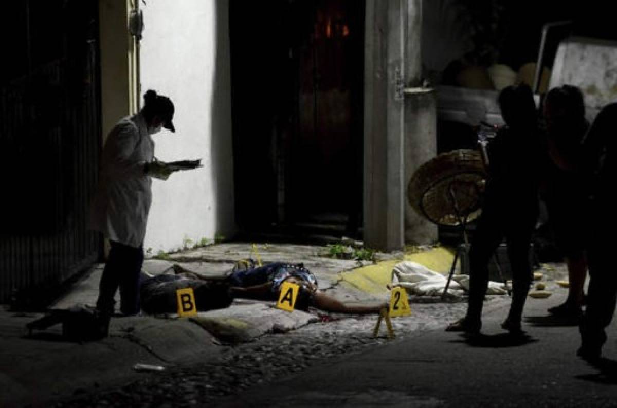 Un comando irrumpió en una fiesta en Ciudad Juárez, y mató a 16 jóvenes el 31 de enero de 2010, uno de los hechos violentos del narcotráfico (Foto: AP/ El Heraldo Honduras/ Noticias de Honduras)
