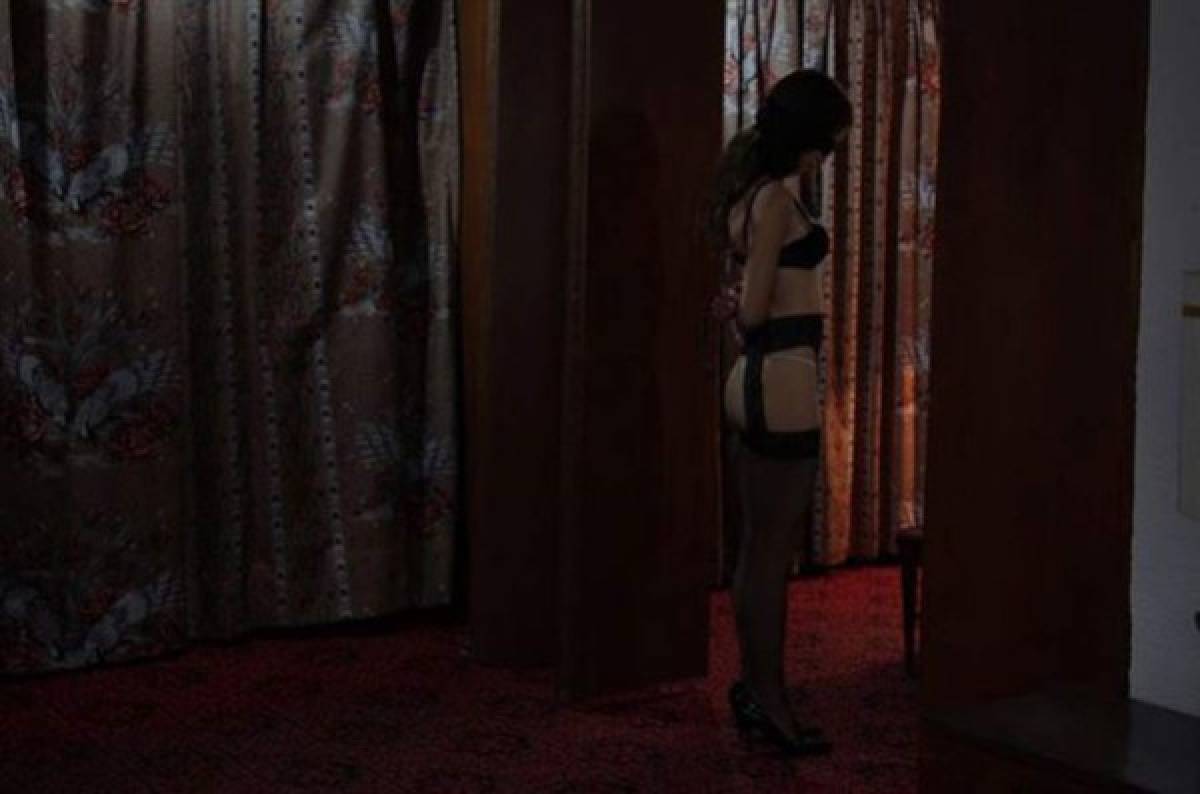 Camila Sodi enciende las redes con fotos en lencería al estilo 'Cincuenta Sombras de Grey'
