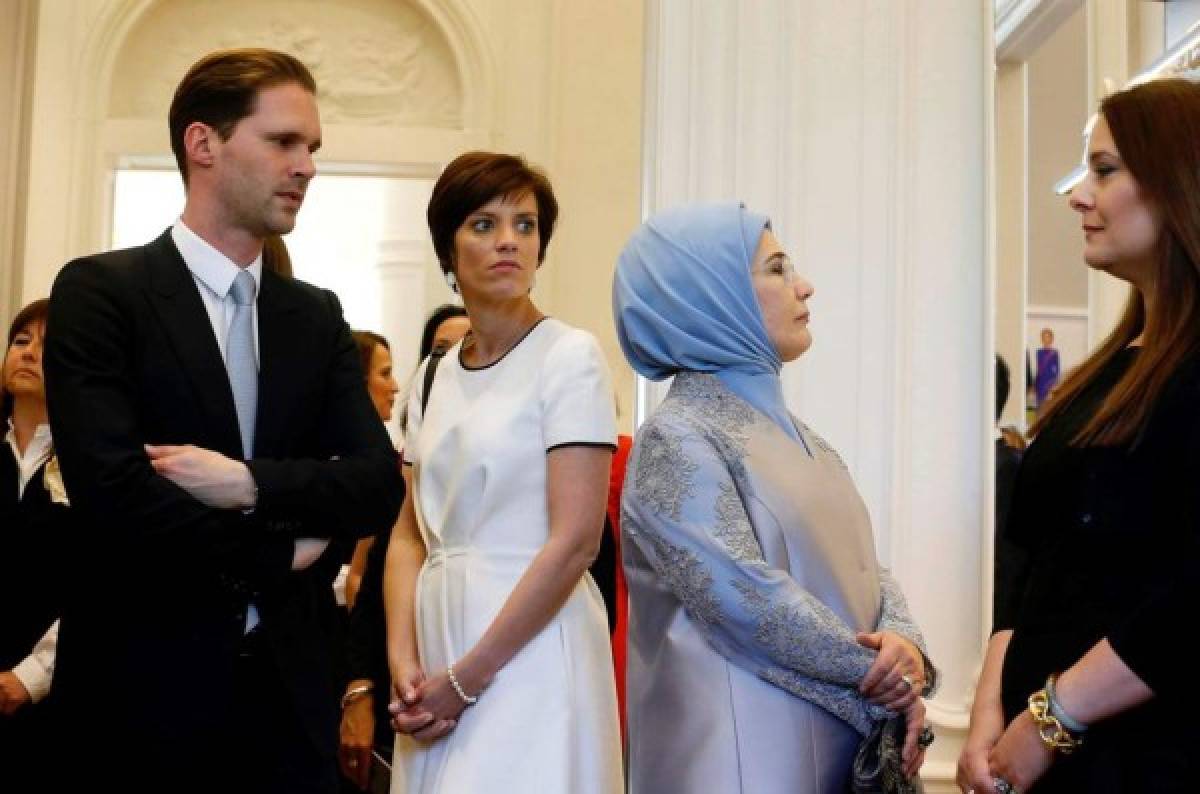 Primera dama de Turquía se mostró incómoda con el esposo gay del primer ministro de Luxemburgo