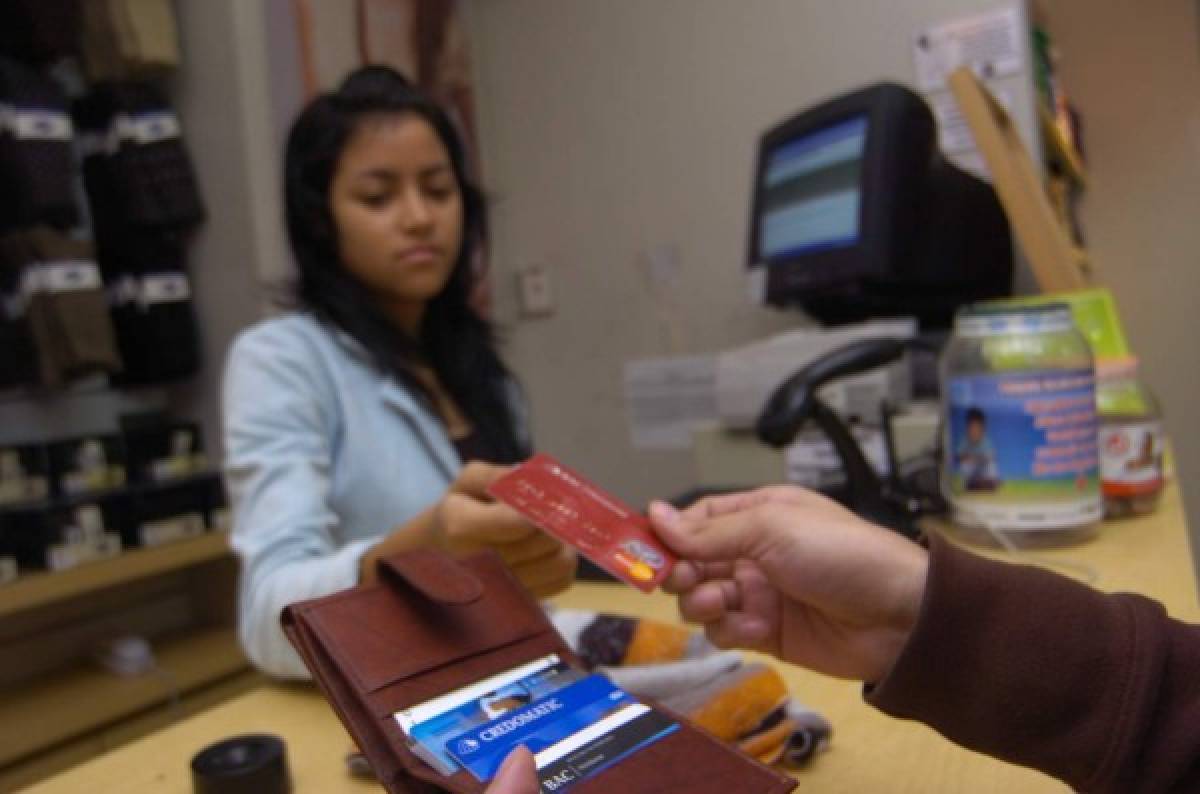 Hondureños usan con más frecuencia tarjeta de débito