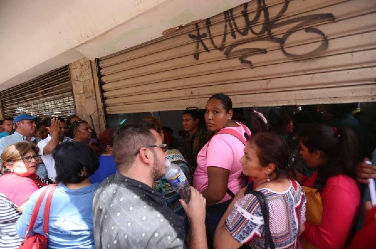 Honduras: Maestros se aglomeran en Escalafón por plazas