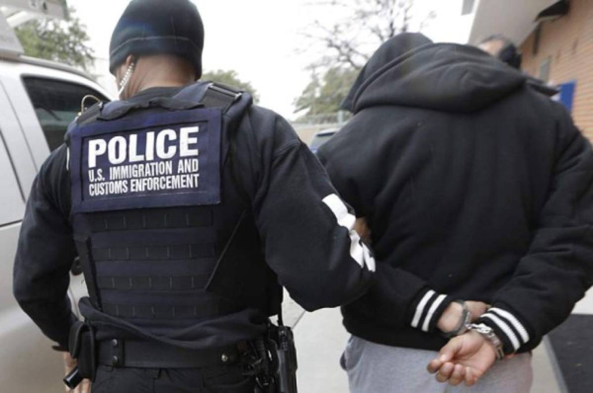 Migrante son arrestados tras servirle desayuno a dos agentes del ICE en Estados Unidos