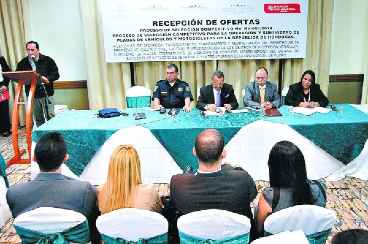 Honduras: Tres ofertas para operar suministro de placas