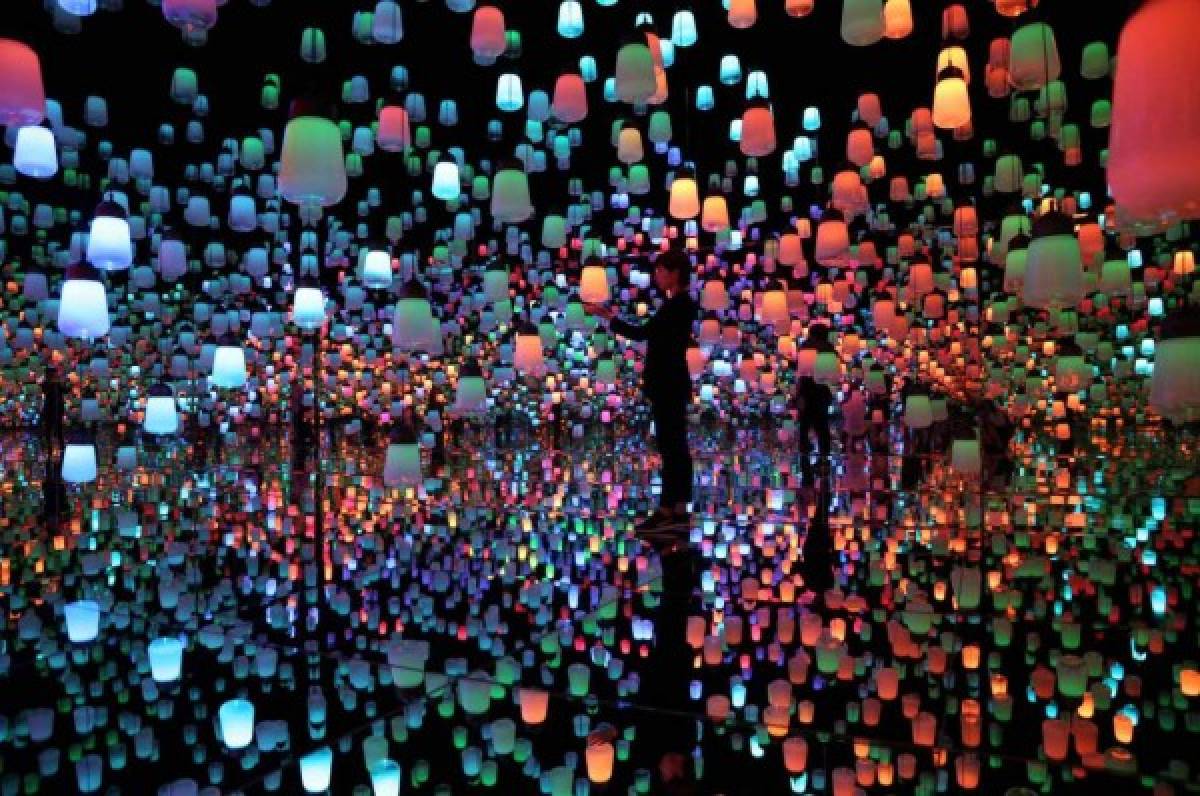 Tokio abre su museo de arte digital de cristales