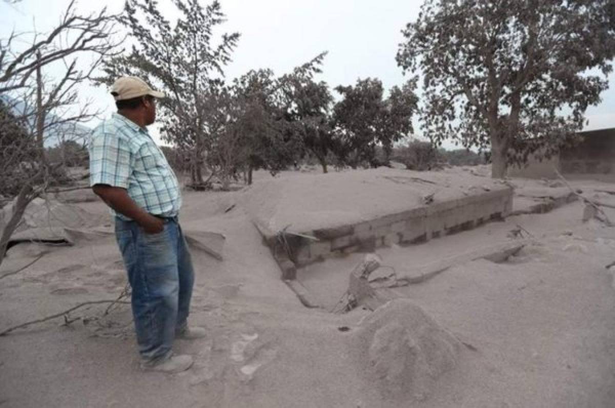 Guatemalteco que perdió a su familia por el volcán de Fuego, dice que no la puede llorar