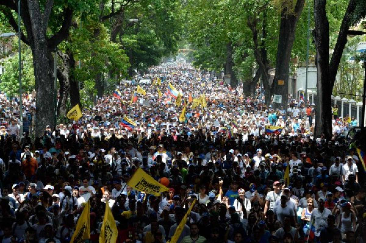 Oposición venezolana convoca nueva marcha tras protesta que dejó tres muertes