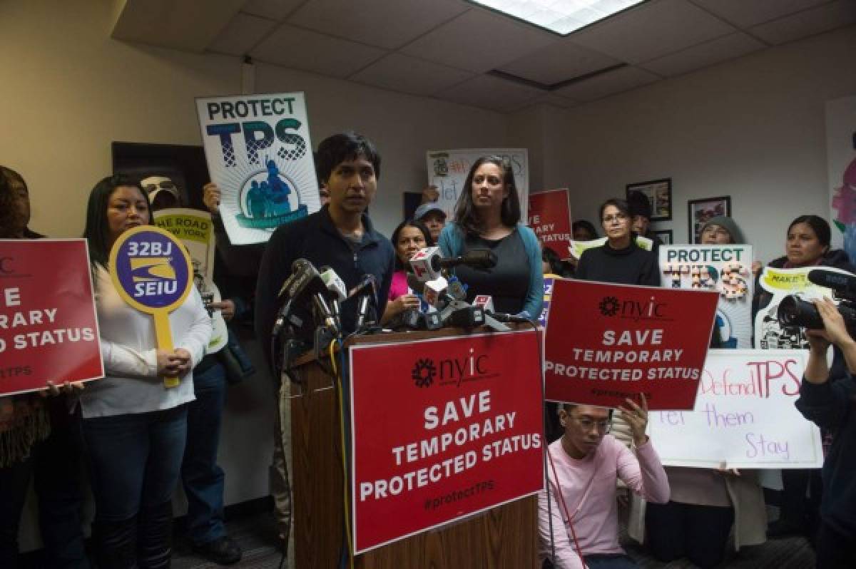 'Todo se derrumbó por dentro', dicen salvadoreños en EEUU tras el fin del TPS 