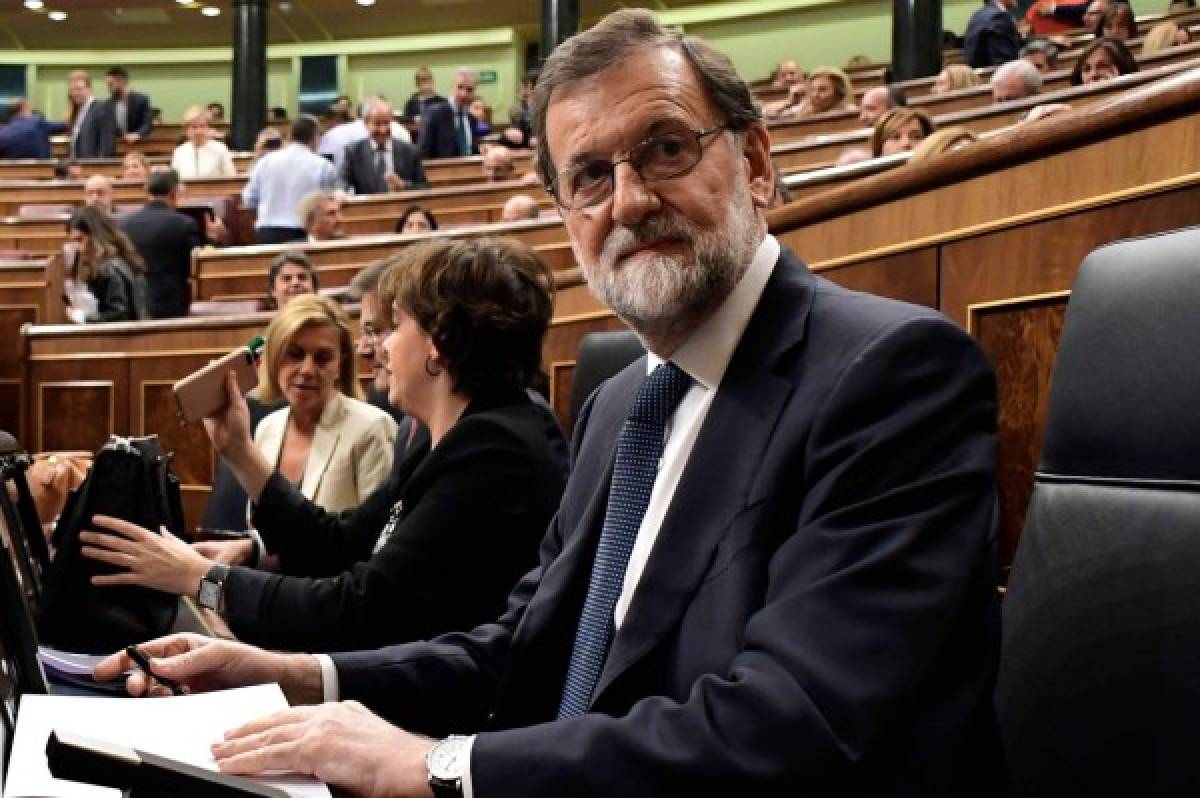 Gobierno español da cinco días a líder catalán para que diga si declaró independencia  