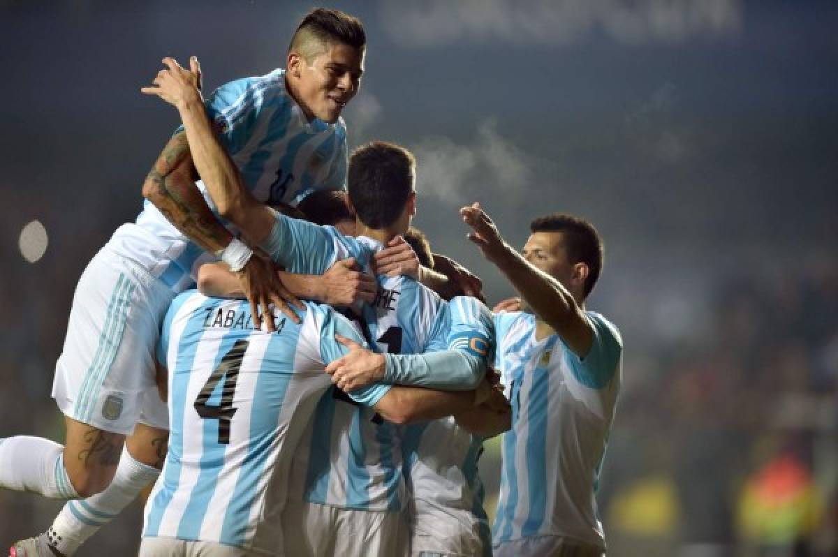Argentina golea a Paraguay y disputará la final ante Chile