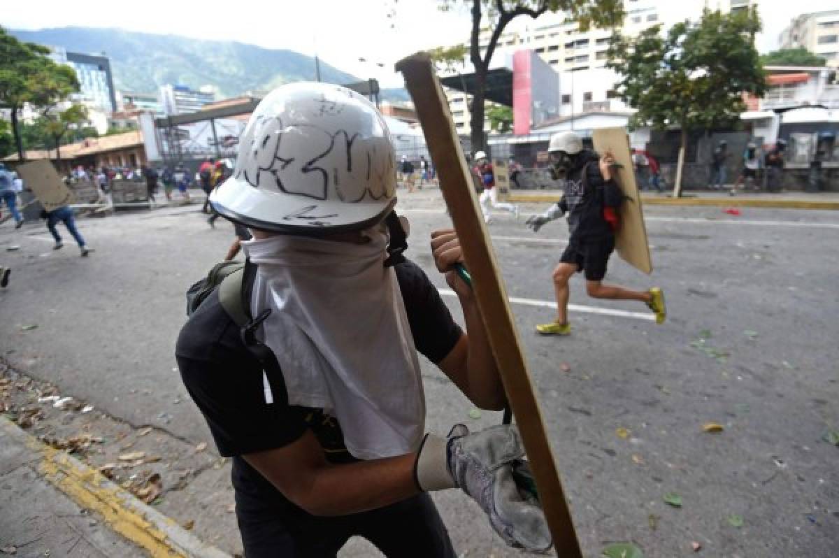 Oposición toma las calles de Venezuela pese a amenazas de prisión