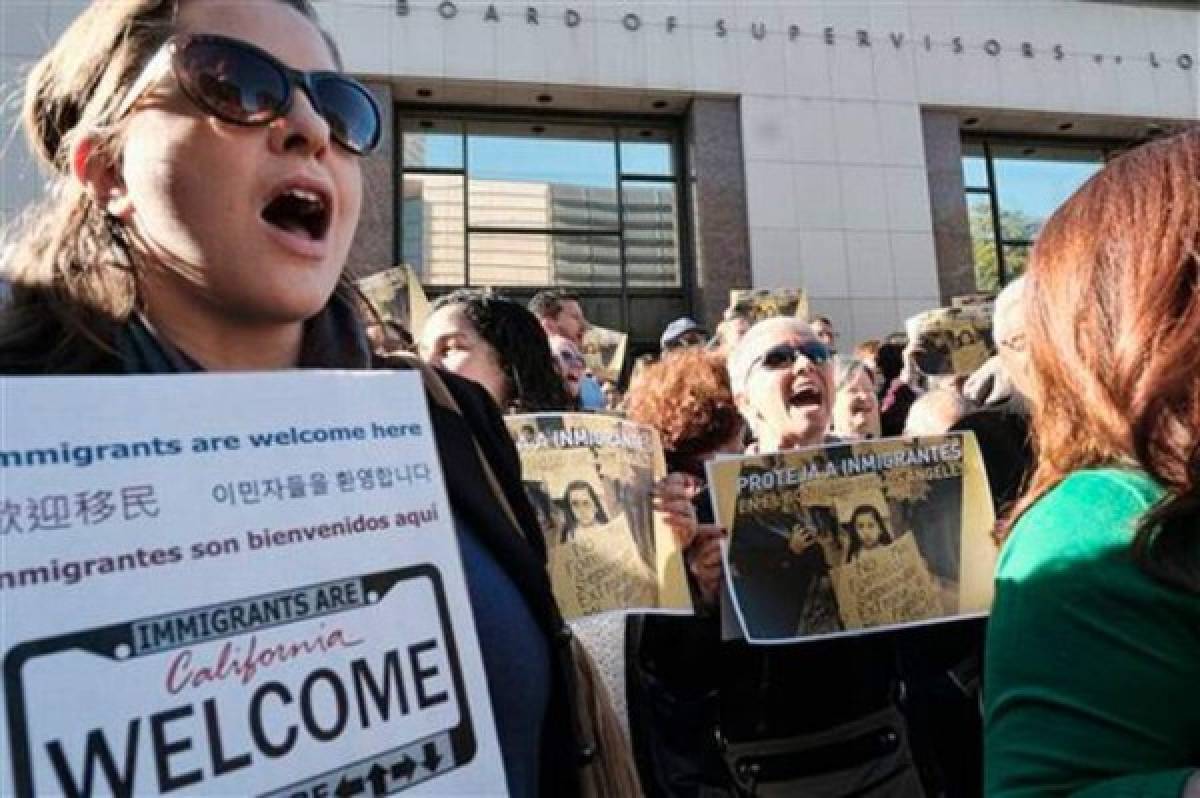 Los Ángeles: Aprueban fondos para dar abogados a inmigrantes