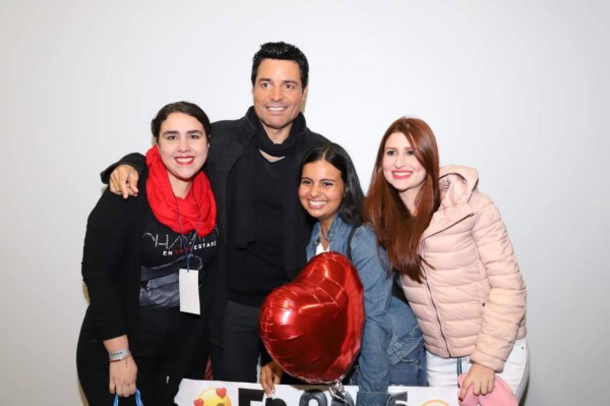 Sobredosis de alegría, energía y romanticismo dejó Chayanne en el escenario