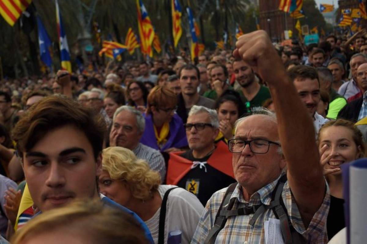 Gobierno español considera inadmisible declaración 'implícita' de independencia catalana