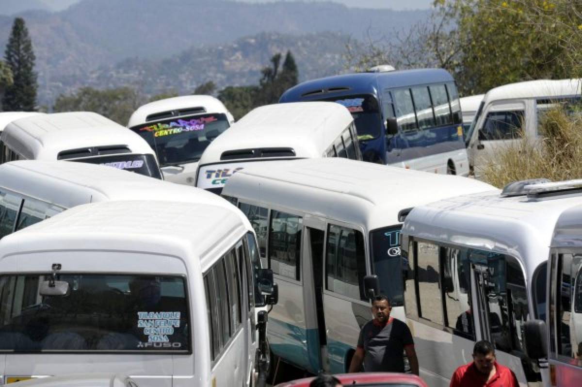 Conductores paralizan sus unidades por alto cobro de las tarifas en la capital de Honduras