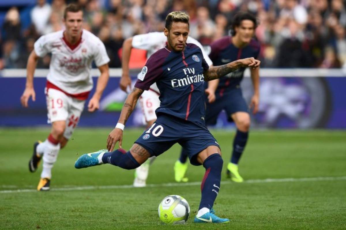 Neymar lanza y marca un penal para el PSG tras polémica con Cavani