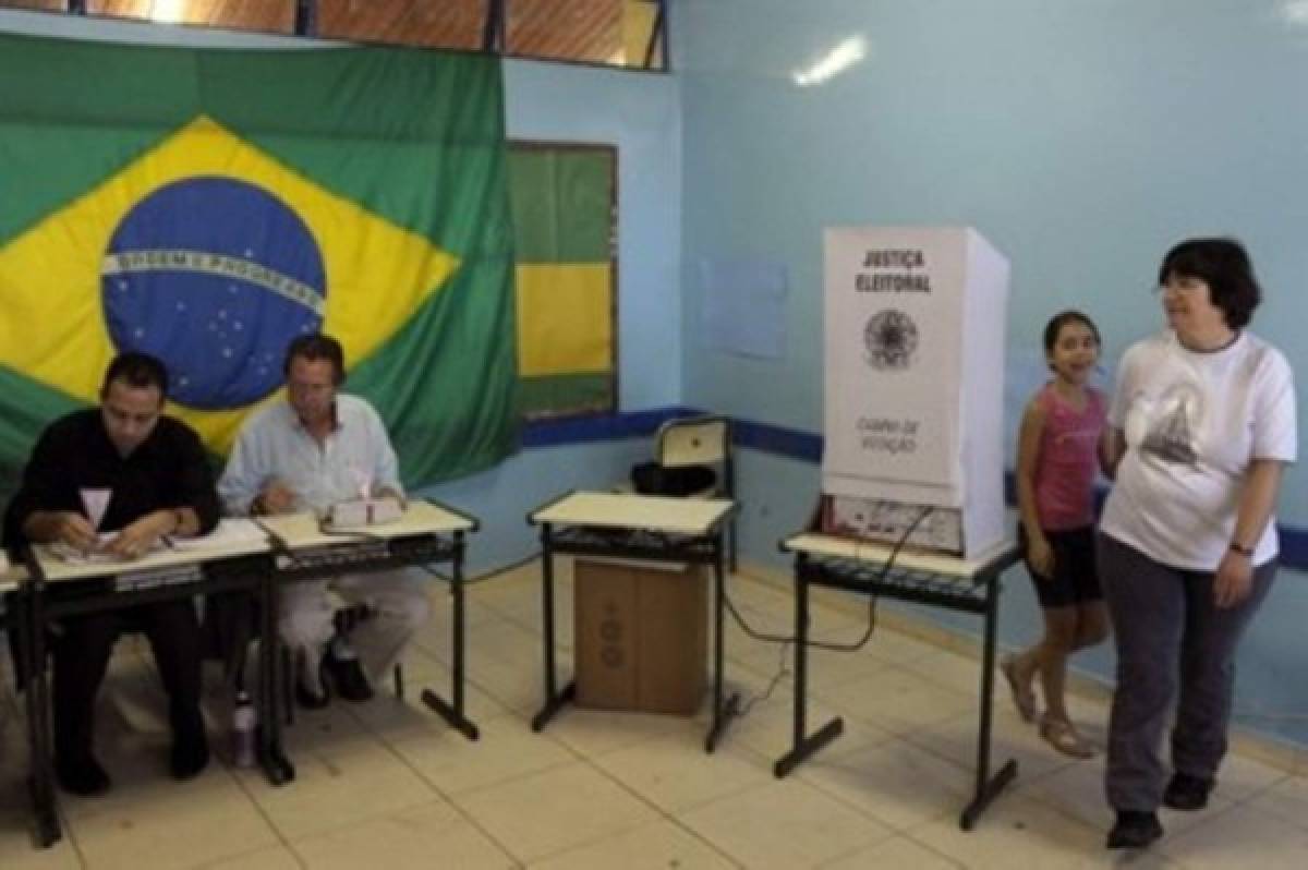 Rousseff fortalecida en las encuestas a cinco días de las elecciones