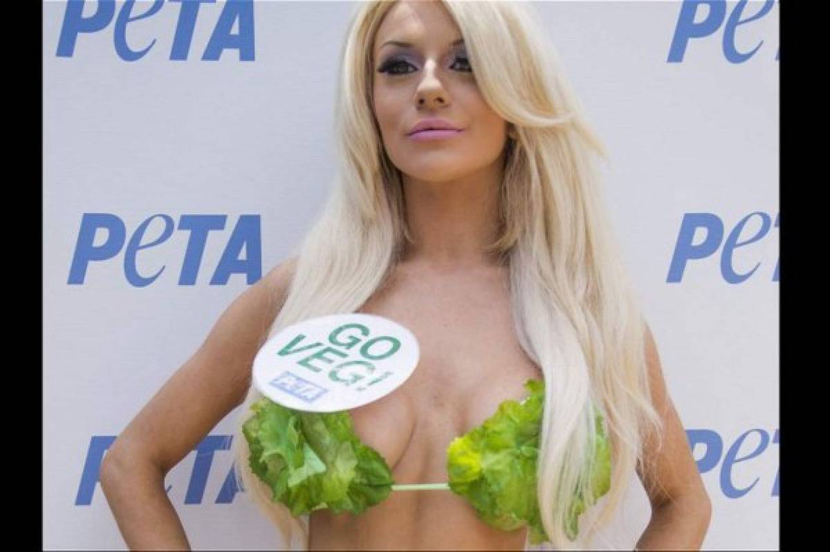 Modelo en bikini de lechuga pide no comer animales