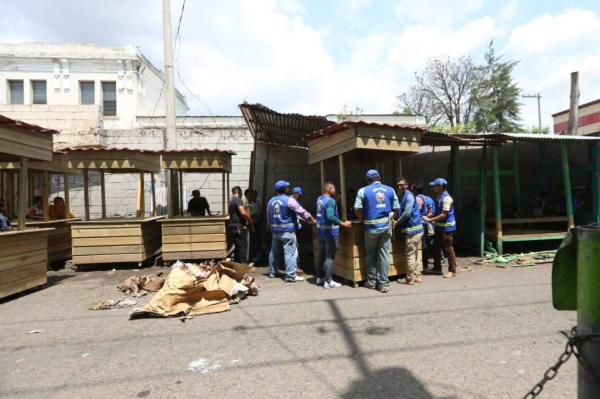 Con puestos de madera buscan recuperar espacios de Comayagüela