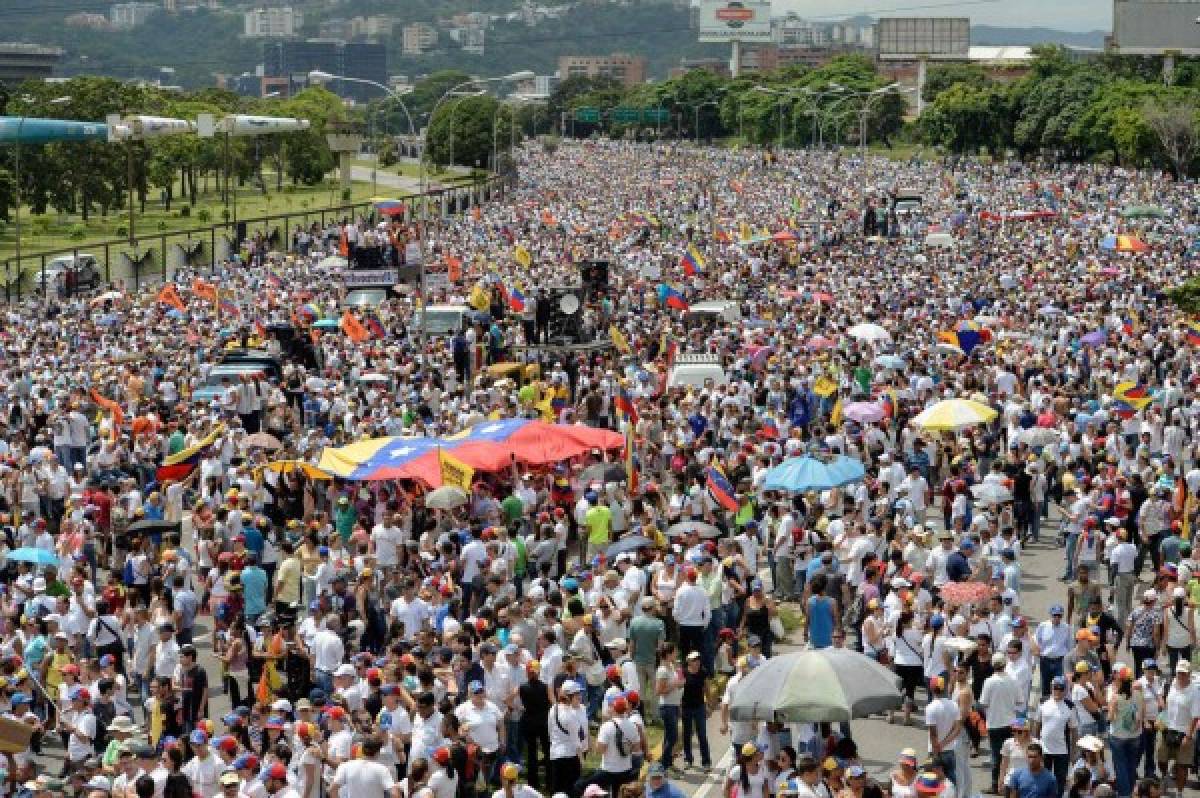 Oposición venezolana convoca huelga general de 12 horas el viernes