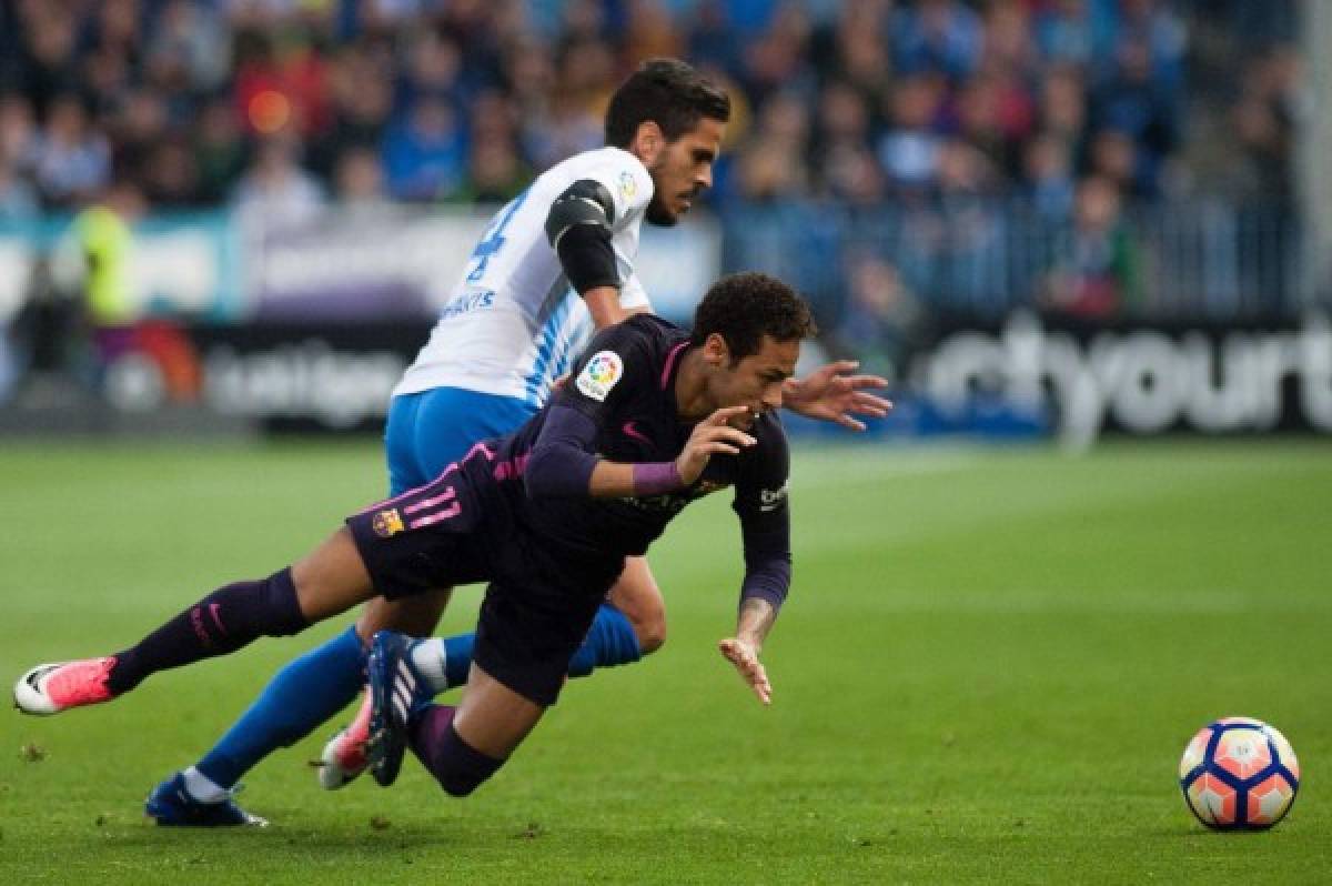 El Barça pierde la opción de alcanzar el Madrid tras caer en Málaga por la mínima