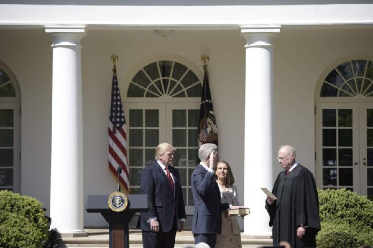 Neil Gorsuch jura como nuevo juez de la Suprema Corte estadounidense