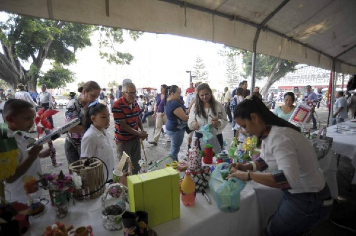 Creatividad y talento en exitosa feria del reciclaje de escolares