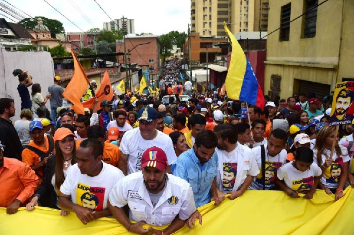 Maduro invitó a la oposición a reanudar el diálogo congelado desde diciembre, llamando al papa Francisco a 'acompañar' estas discusiones, a pesar de que en diciembre pasado fracasó una negociación bajo los auspicios de la Santa Sede, foto: AFP.