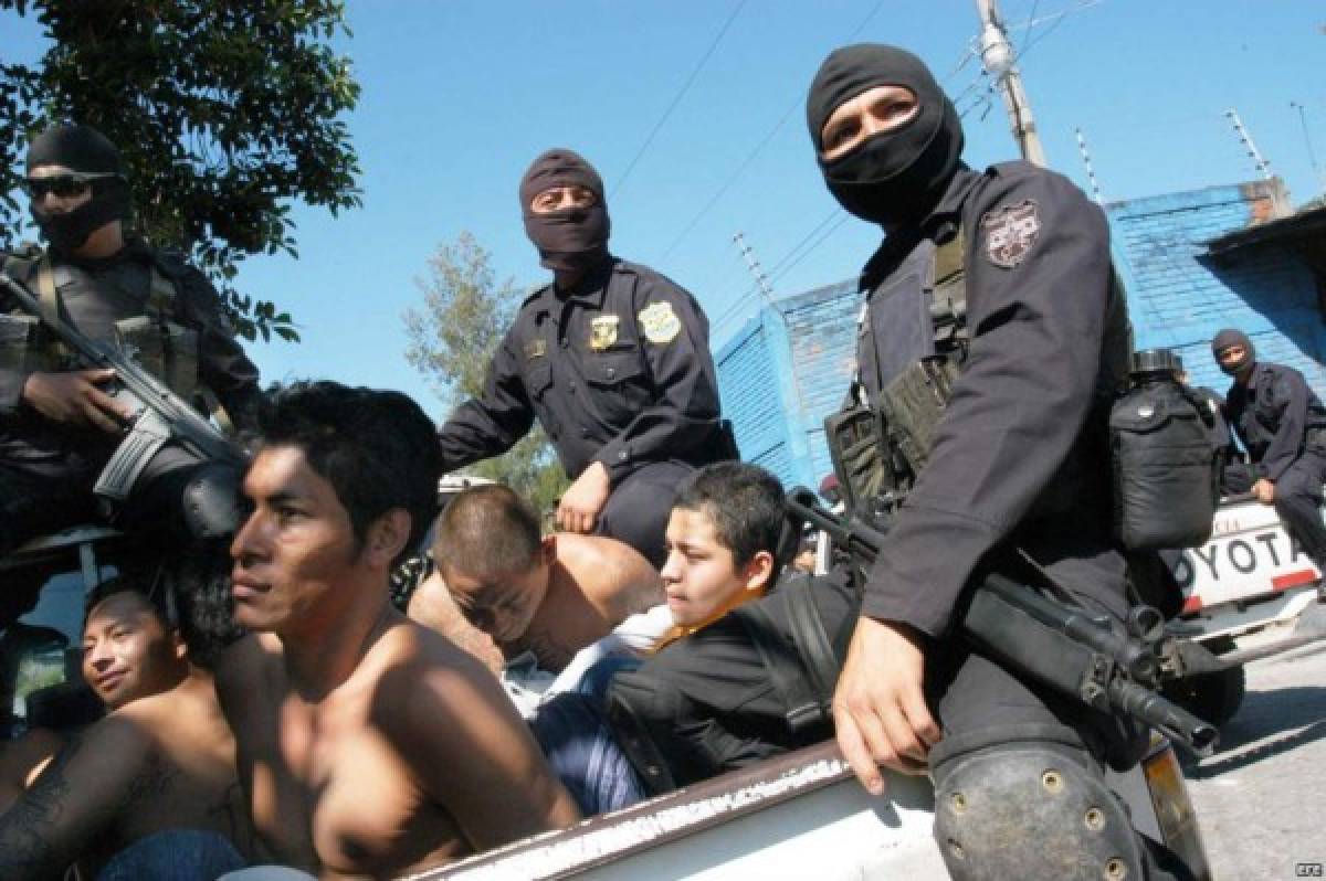 El Salvador arrecia combate contra mandos de violentas pandillas