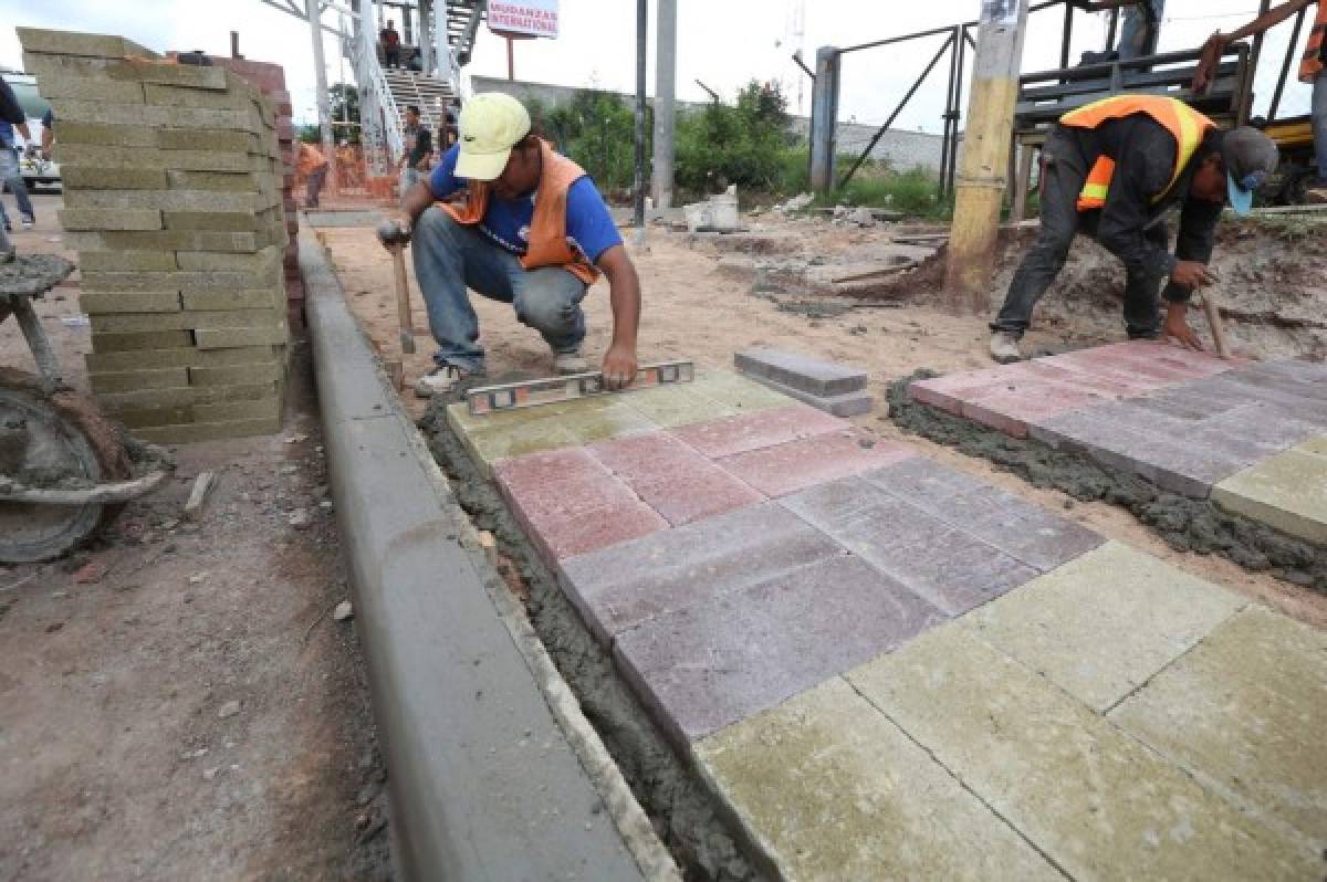 Ejecutan proyecto piloto de aceras peatonales para discapacitados en la capital de Honduras
