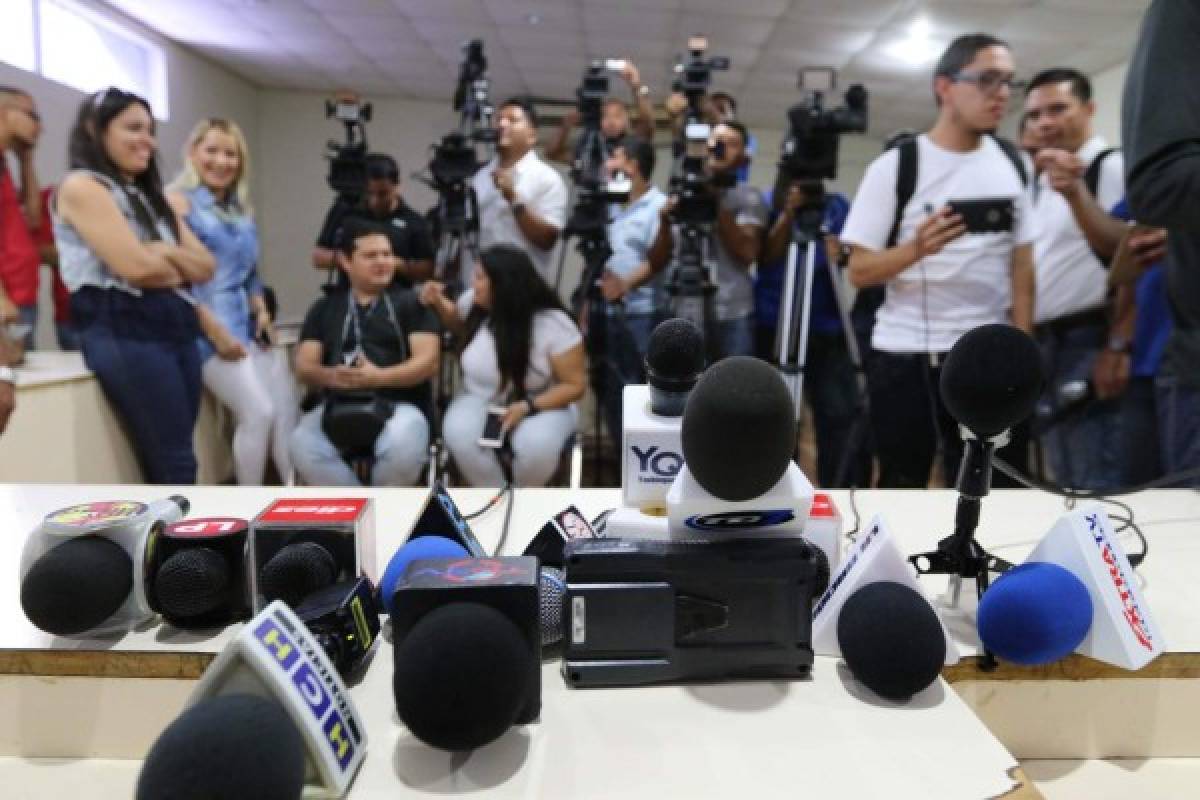 Nutrida conferencia de prensa antes del duelo entre Honduras-Costa Rica  