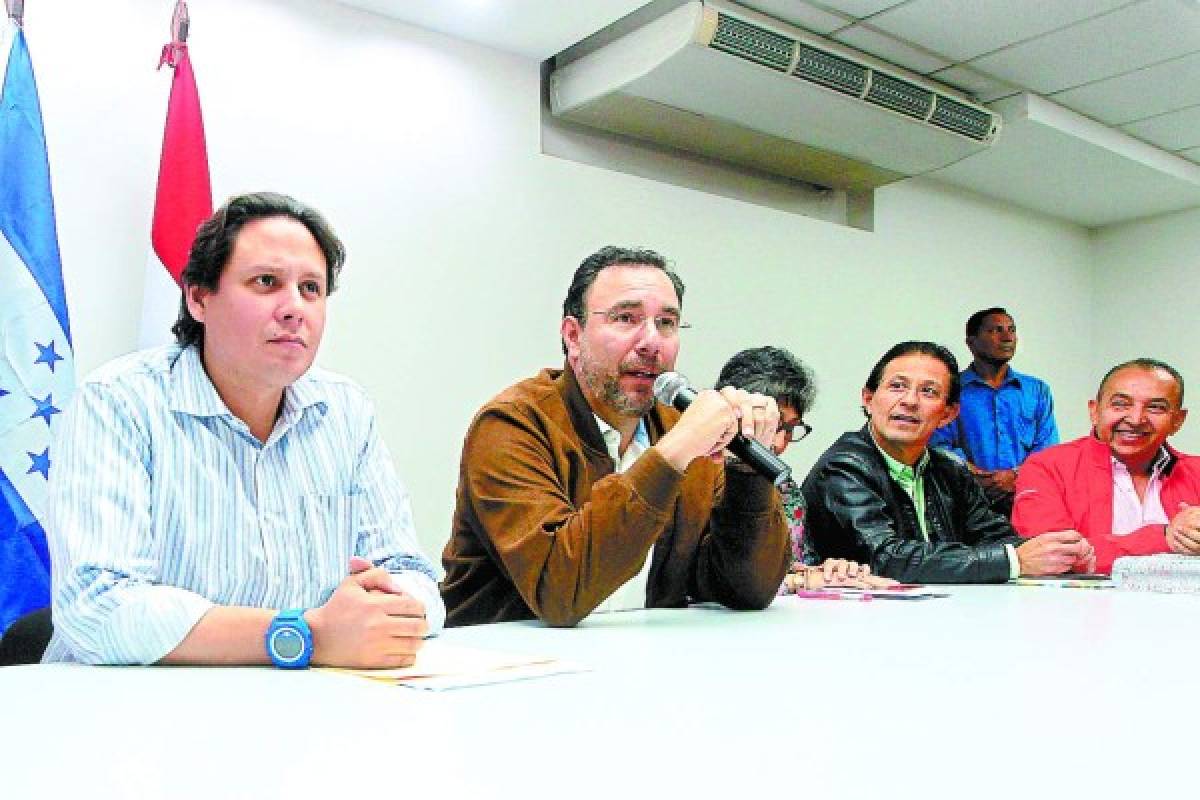 Luis Zelaya debate línea partidaria con diputados del Partido Liberal