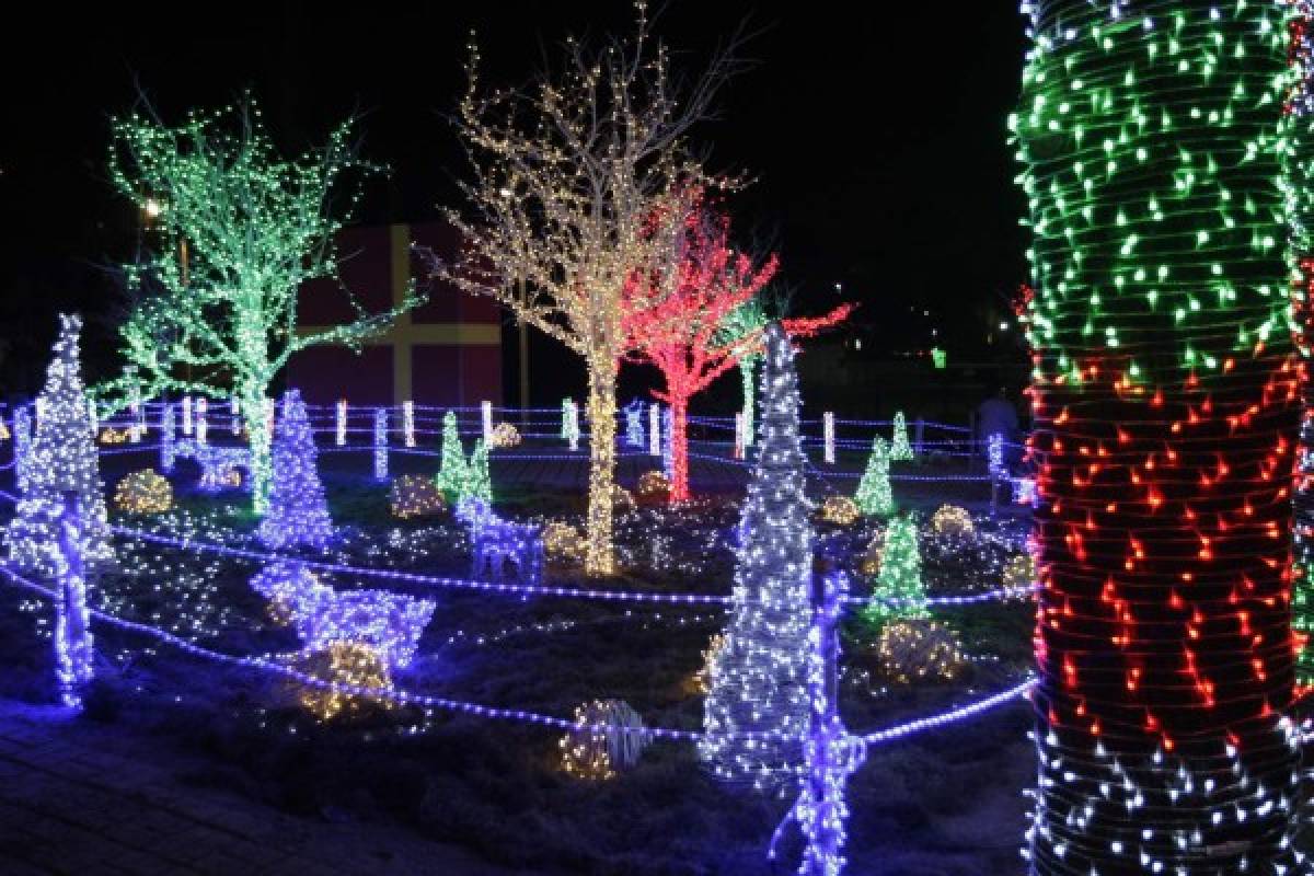 Miles de capitalinos iluminarán su espíritu con la colorida Villa Navideña