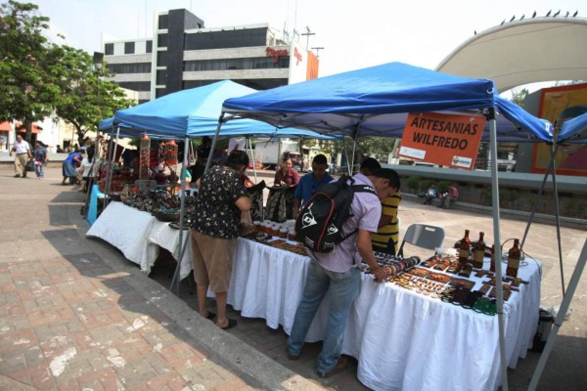 Honduras: Arte lenca engalana Parque Central de Tegucigalpa