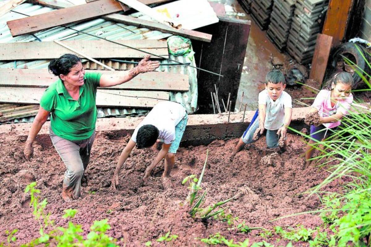 32 personas en riesgo por deslizamientos en Tegucigalpa