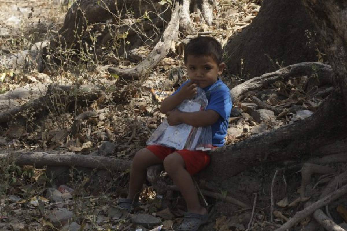 En La Picota un centenar de niños reciben un kit educativo