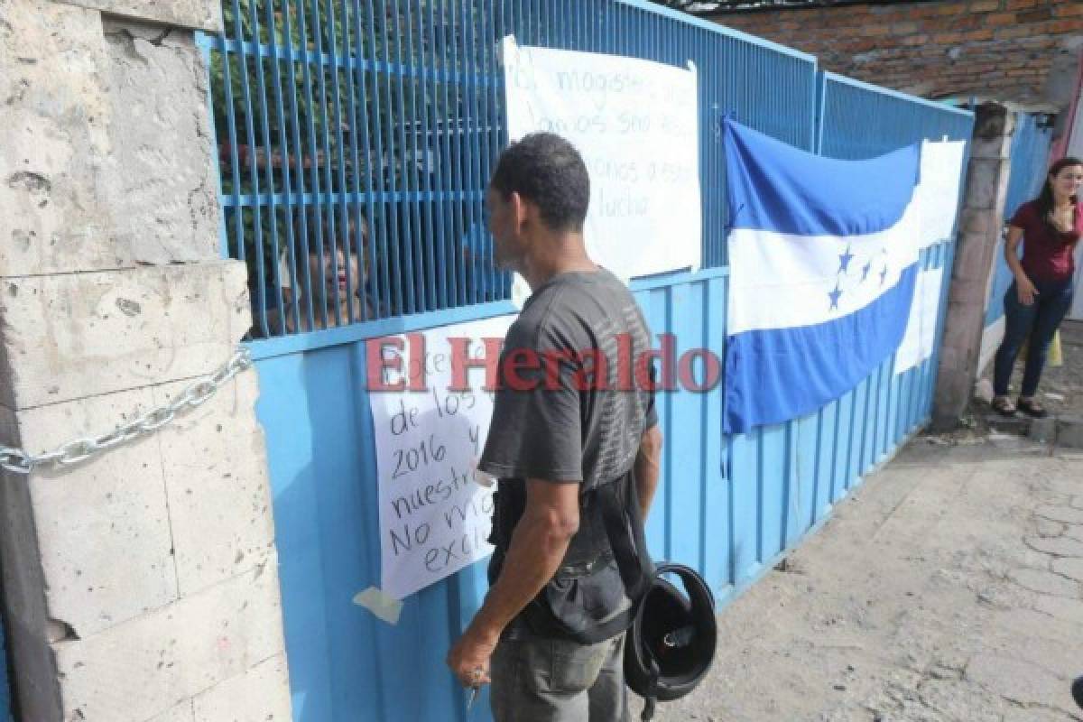 Amanecen tomadas las instalaciones de la departamental de la capital