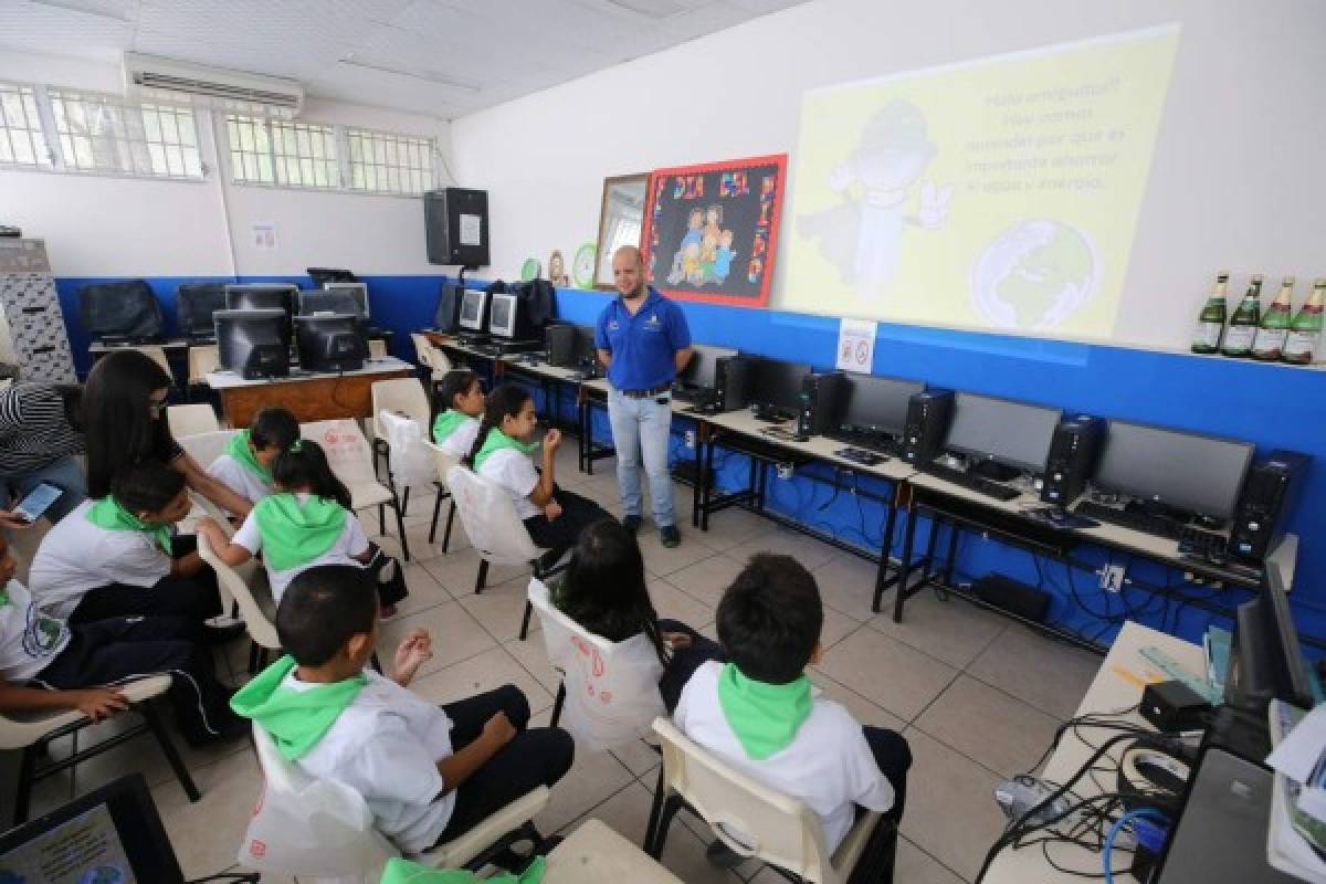 MiAmbiente enseña a escolares a cuidar el agua y la energía eléctrica