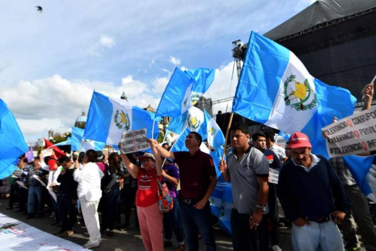 Condenan decisión de presidente de Guatemala de expulsar a Iván Velásquez