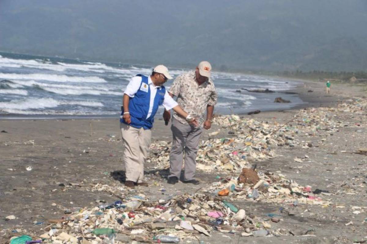 Buscan combatir contaminación en playas de Omoa