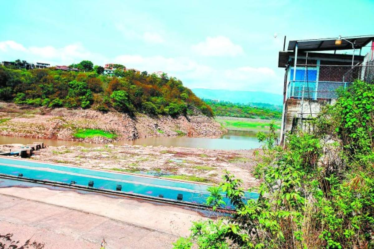 Más de 200 mil capitalinos sin acceso al servicio de agua potable