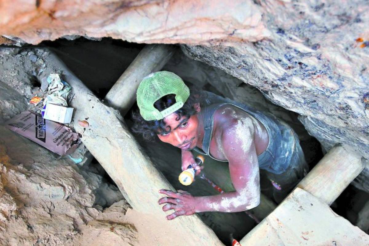 Honduras: Mineros desafían a la muerte para encontrar a compañeros