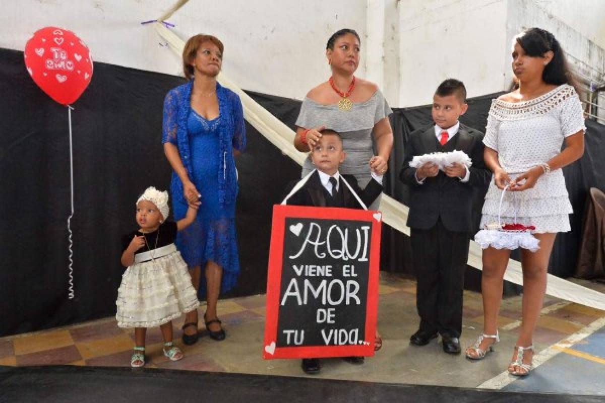 Boda colectiva en cárcel de Colombia: se casaron 17 presos